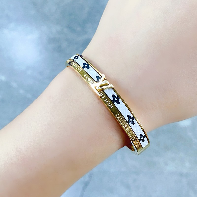 Vòng Đeo Tay Bằng Thép Titan Mạ Vàng 18K Thời Trang Cao Cấp Cho Nữ