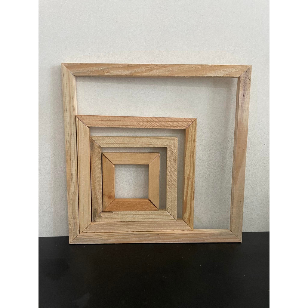 1 khung bằng gỗ vuông/ chữ nhật để chưng tranh, ảnh hoặc vải