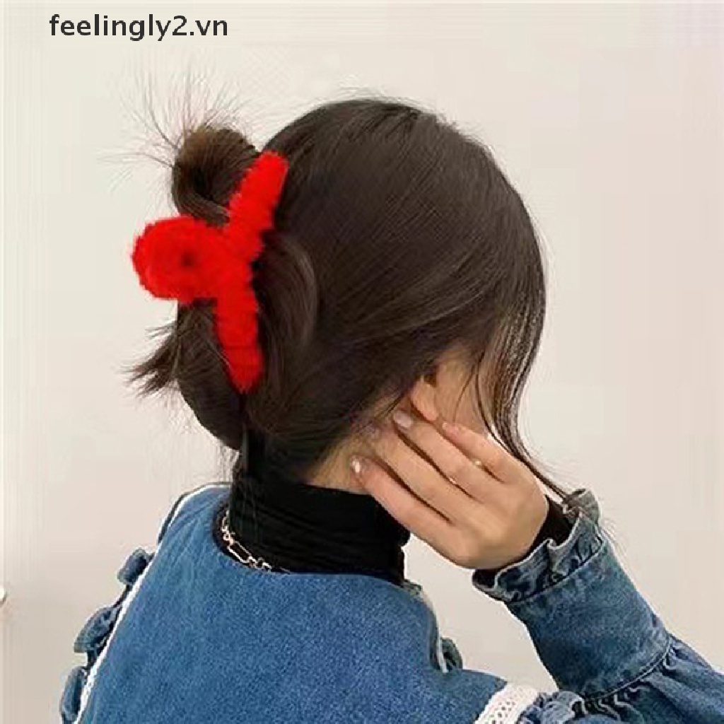 Kẹp tóc acrylic phối vải lông thanh lịch thời trang dành cho nữ