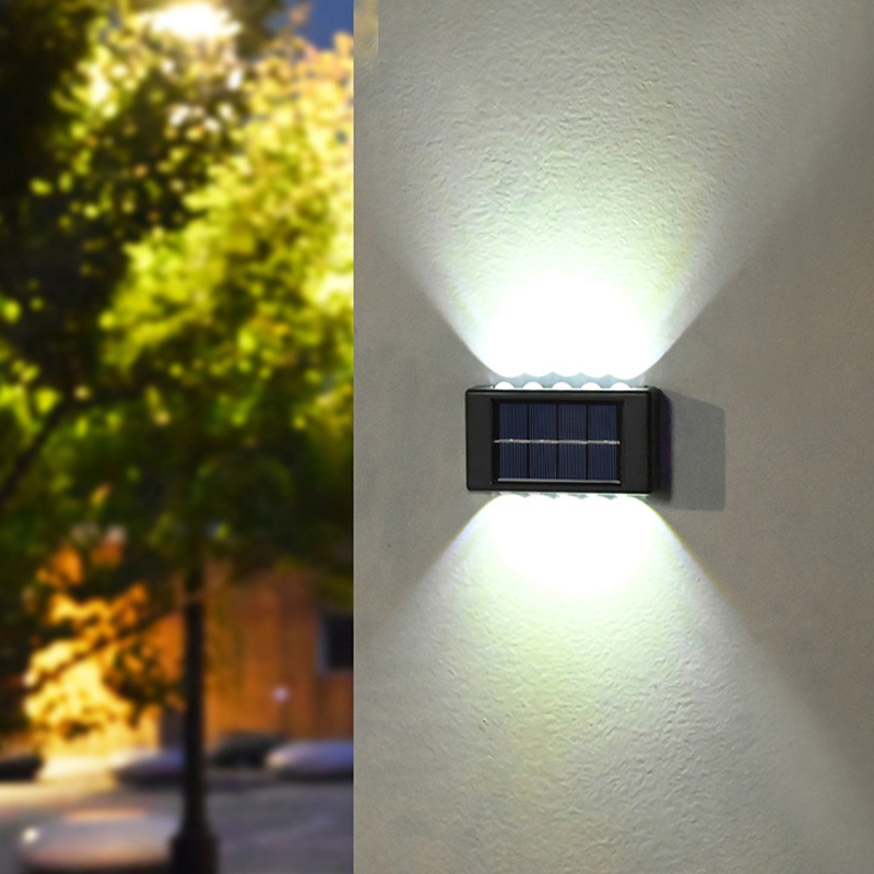 Đèn LED Gắn Tường Sử Dụng Năng Lượng Mặt Trời Chống Nước Tiện Lợi