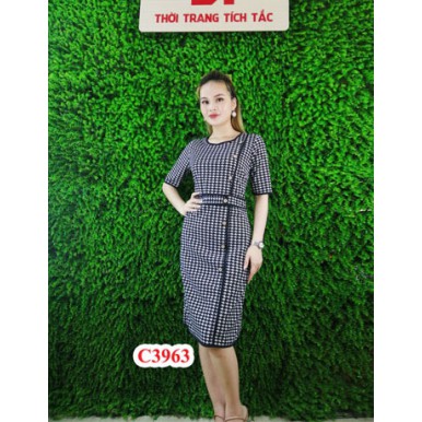 Đầm ôm họa tiết móc câu đen trắng viền dọc thân 440