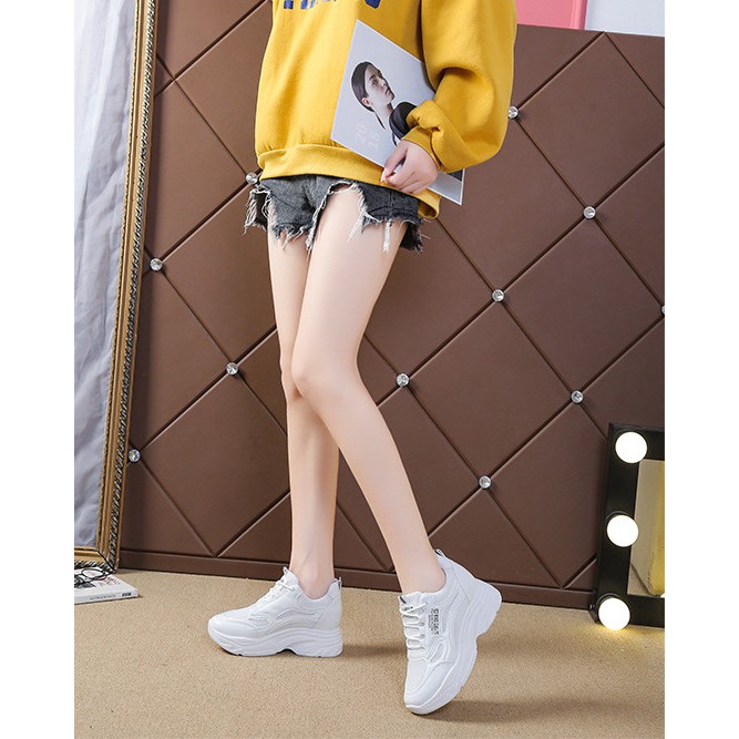 GIÀY SNEAKERS NỮ TRẮNG ĐEN . ĐỘN ĐẾ 7CM GIÚP TĂNG CHIỀU CAO. KIỂU DÁNG TRẺ TRUNG HIỆN ĐẠI. | BigBuy360 - bigbuy360.vn