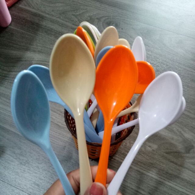 Thìa nhựa Song Long cán dài cho bé ăn dặm