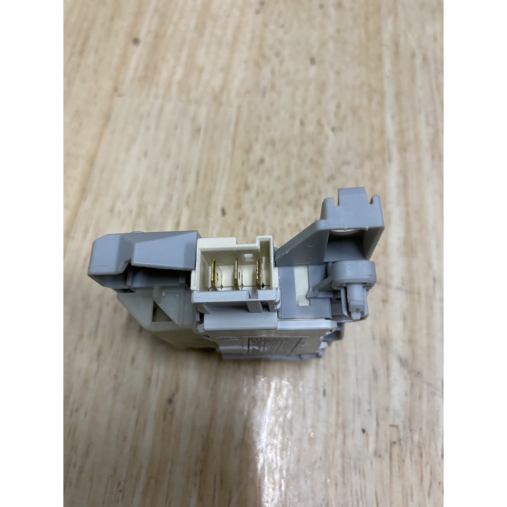 CÔNG TẮC CỬA MÁY GIẶT ELECTROLUX CỬA TRƯỚC EWF : 10843, 10844, 10744, 12842, 12844, 12844S PHƯỚC MÃI