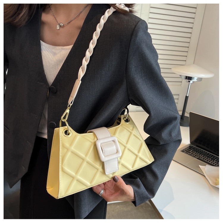 Túi đeo dưới cánh tay IELGY họa tiết hình thoi dễ phối đồ thời trang dành cho nữ