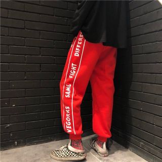 Quần jogger viền chữ