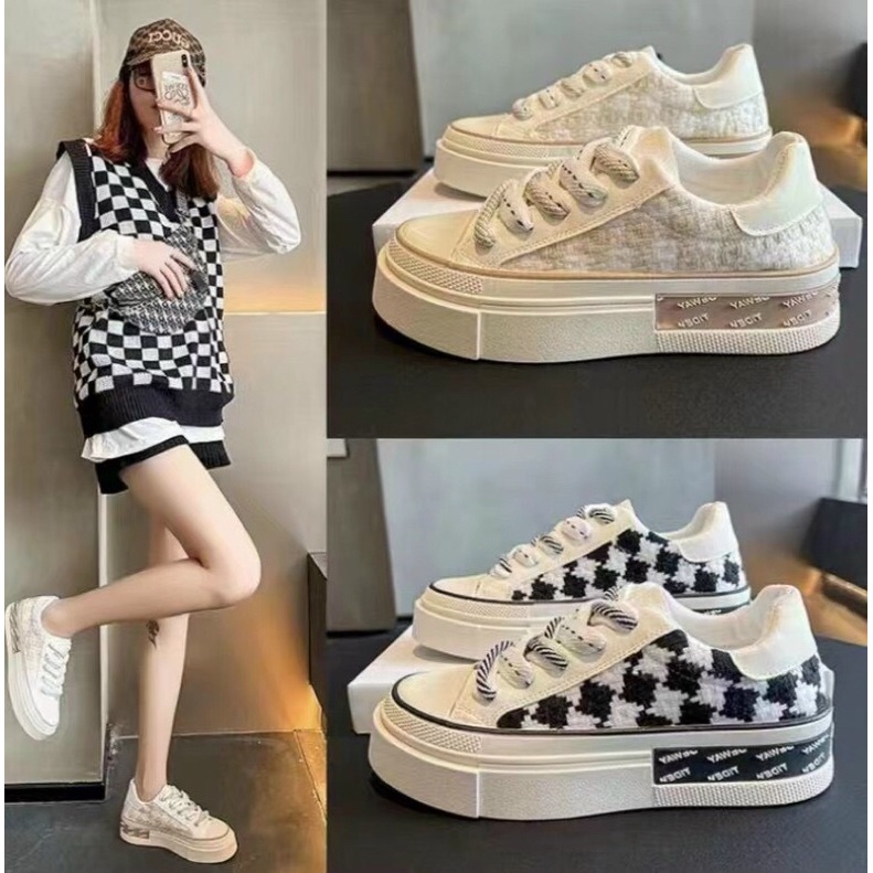 GIÀY THỂ THAO DẠ KẺ 2 MÀU ĐEN KEM