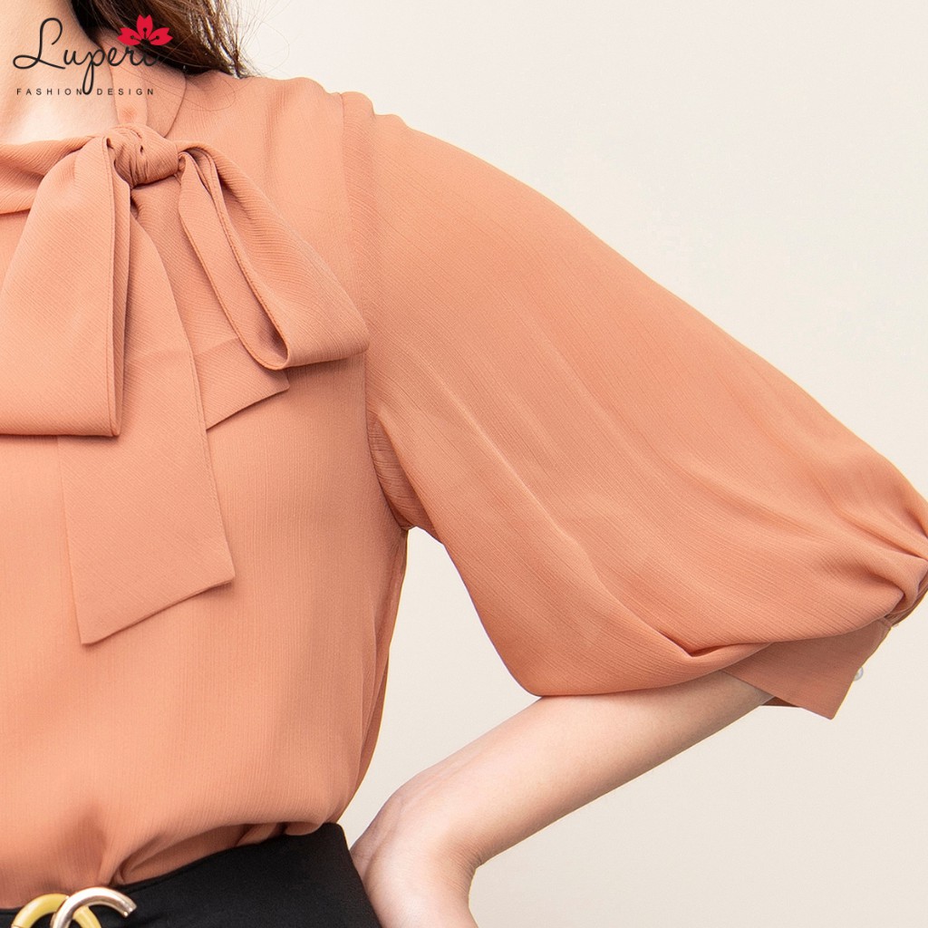 Áo Sơ Mi Lụa Nữ Kiểu Cổ Cách Điệu Có Bo Eo Cao Cấp LUPERI LFSM1182 Cho Nữ Công Sở, Nữ Đi Chơi, Đi Sự Kiện