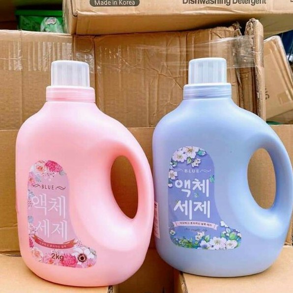 Nước giặt Blue Hàn Quốc can 2L hương hoa, hương thảo mộc thơm mát