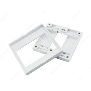 Mặt nạ âm tường ba socket Ugreen 20316