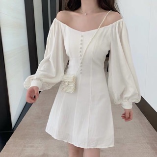 Váy trễ vai trắng