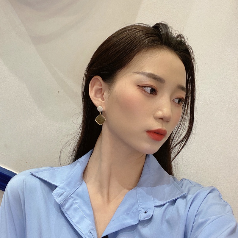 Khuyên tai kẹp không bấm lỗ chốt điều chỉnh cố định K117 bằng hợp kim mạ vàng hình vuông tròn bất đối xứng dáng midi Leo