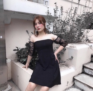 Váy trễ vai tay voan