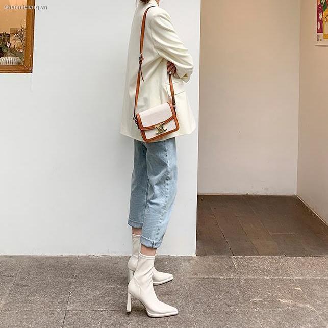 Đôi bốt gót vuông phong cách Hàn Quốc thời trang 2021 dành cho nữ