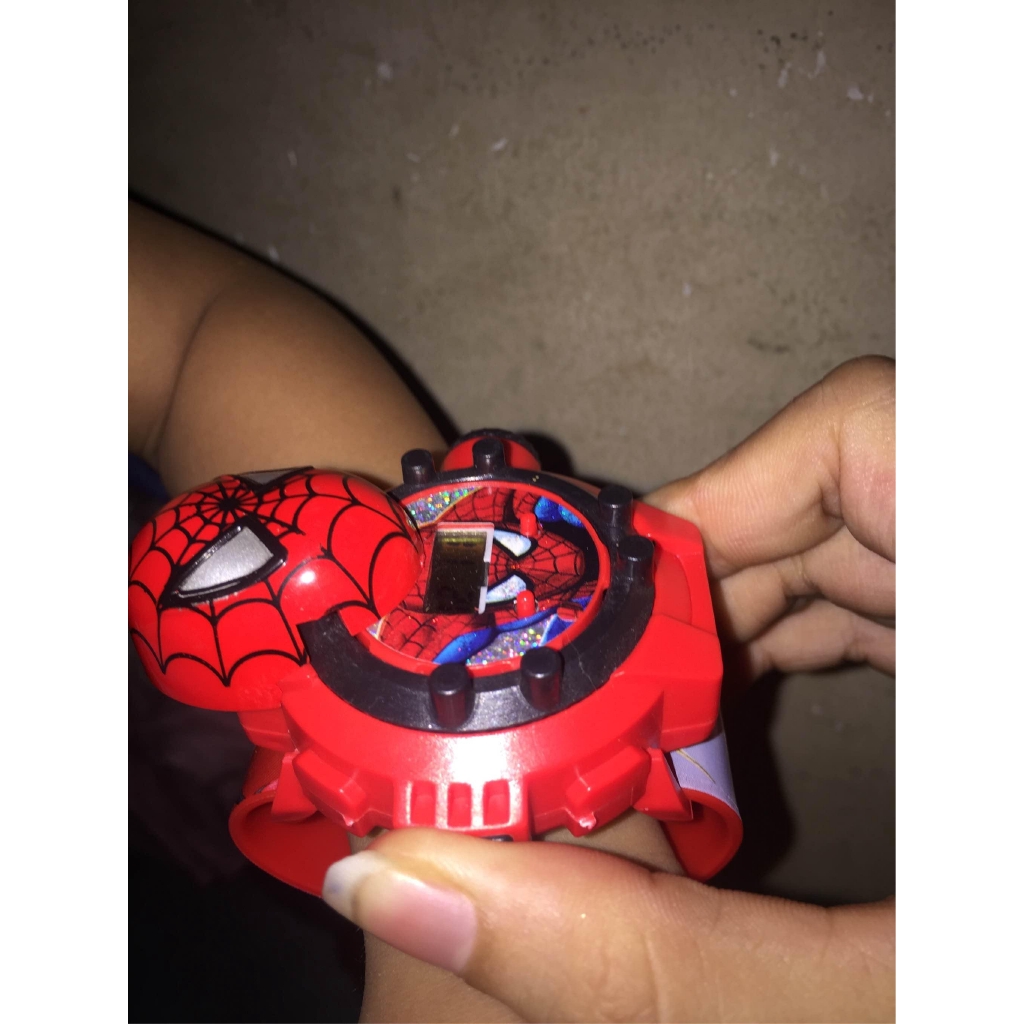 đồ chơi đồng hồ người nhện chiếu hình ảnh lên tường ( cho bé) cam kết giao đúng sp