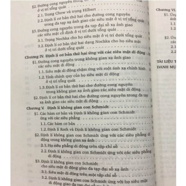 Sách - Lí thuyết phân bố giá trị đối với đường cong nguyên trong không gian xạ ảnh