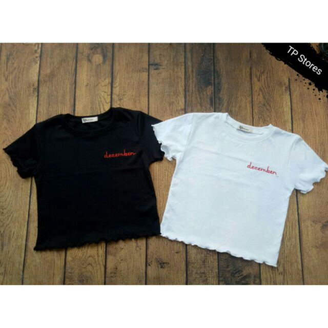 Áo croptop thêu chữ