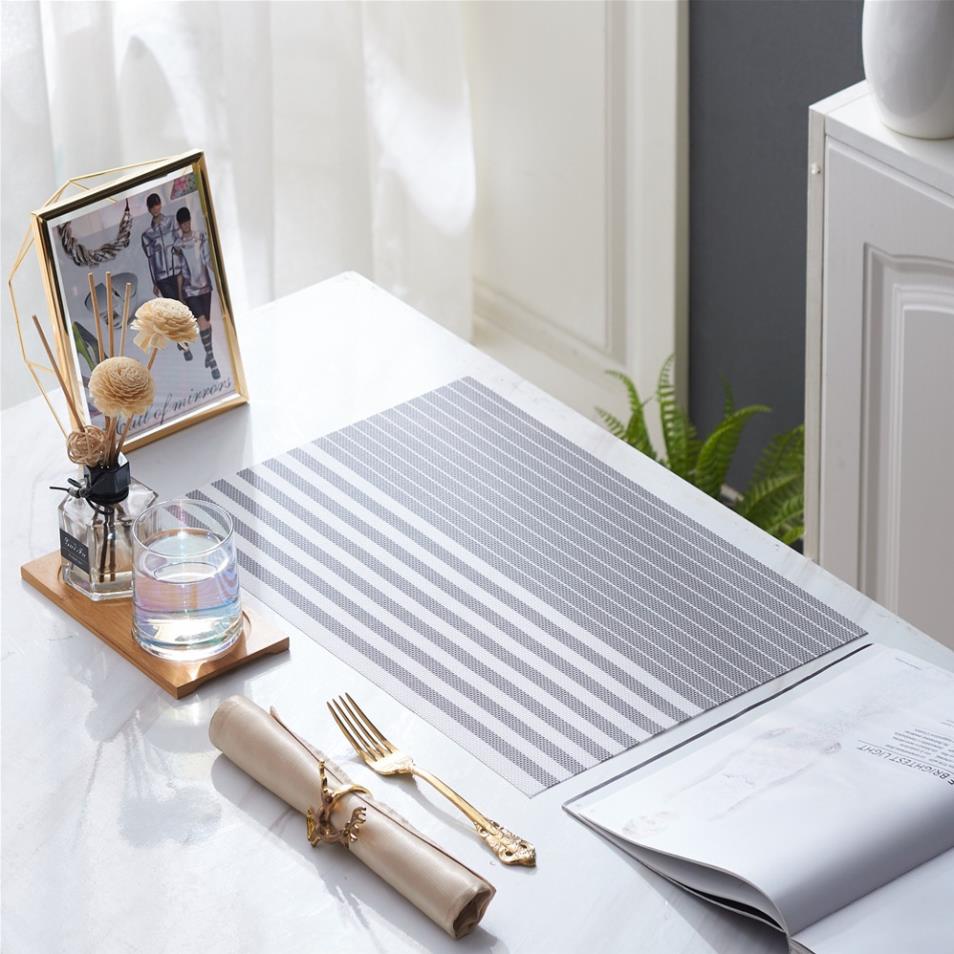 Tấm lót bàn ăn bằng nhựa PVC dày dặn Z11