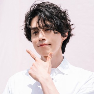 Nhẫn đen mắc xích mảnh Lee Dong Wook