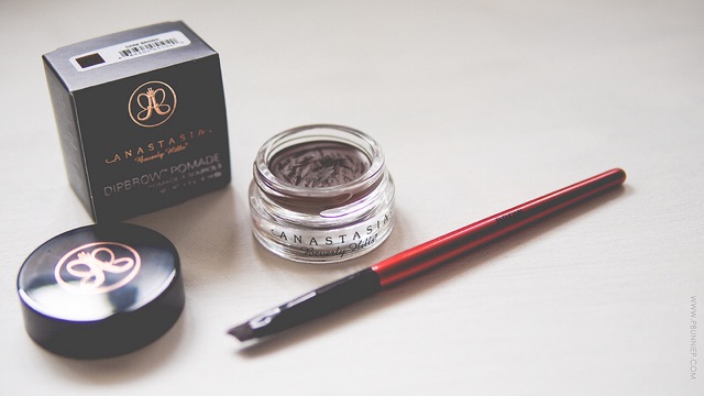 Anastasia beverly hills dip brow pomade