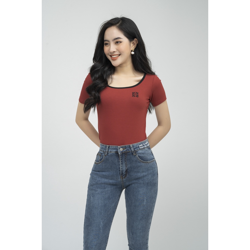 Áo thun cotton nữ dáng ôm mềm mát cổ tròn tay ngắn phối màu thêu chữ FIONA F522172
