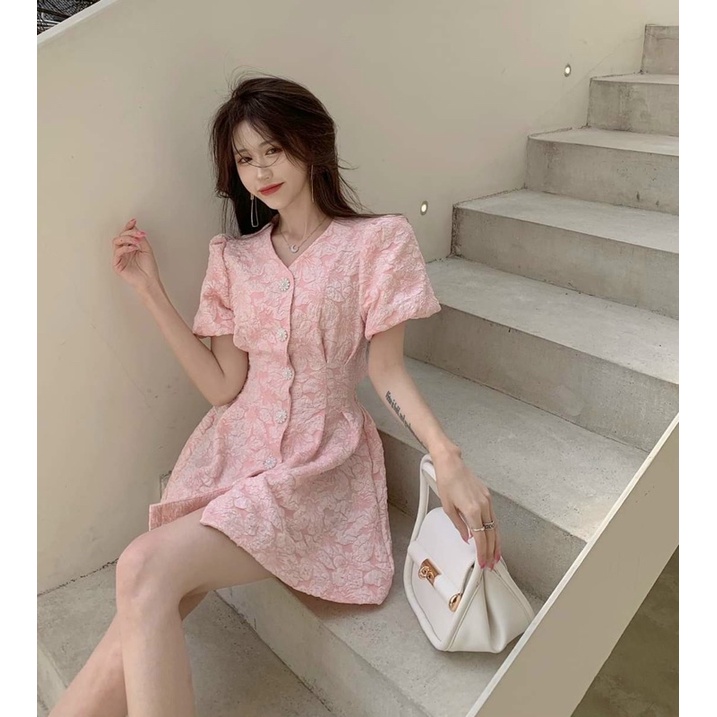 Váy gấm hở lưng phối cúc tay bồng dáng xoè chất gấm xốp xịn siêu xinh