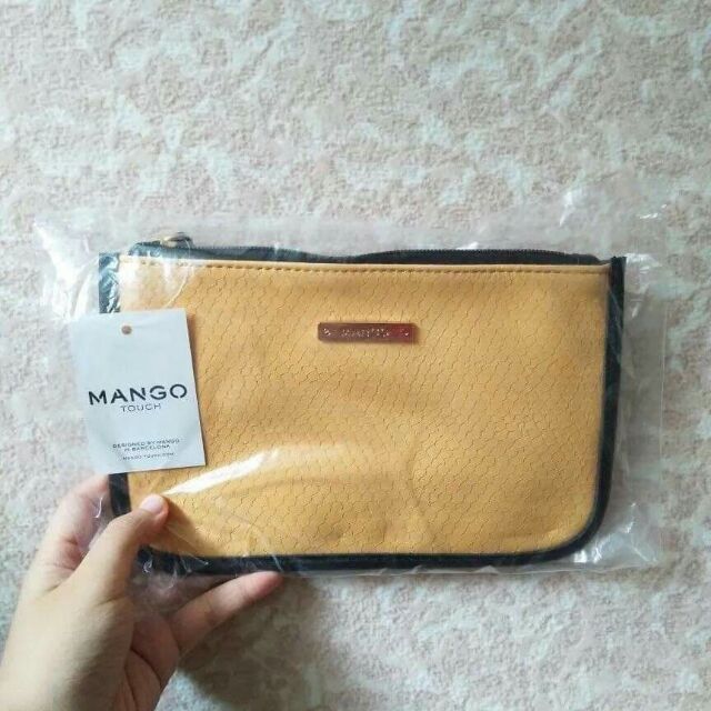 Ví MANGO da sần màu vàng săn SALE chính hãng full tag hãng