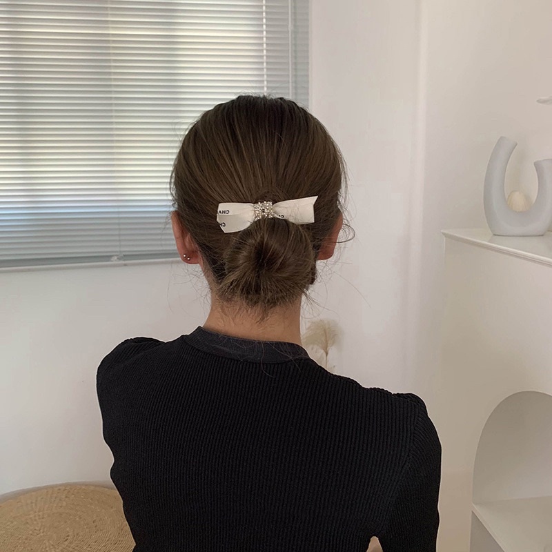 Kẹp tóc nơ đá vuông xinh xắn