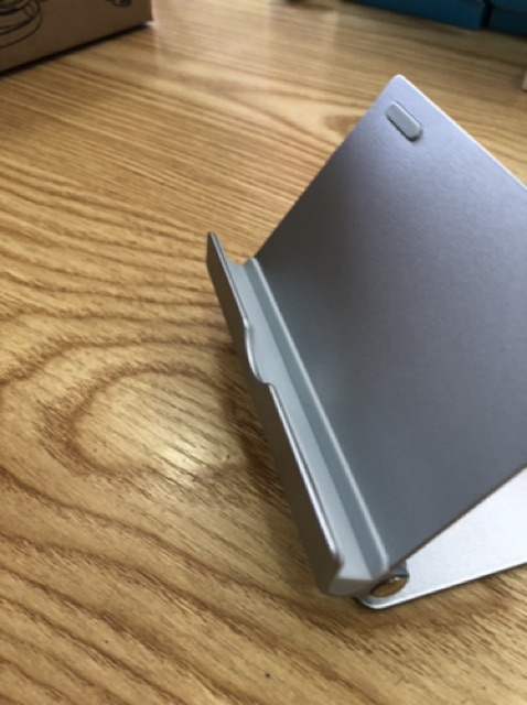 đỡ điện thoại để bàn kim loại | BigBuy360 - bigbuy360.vn