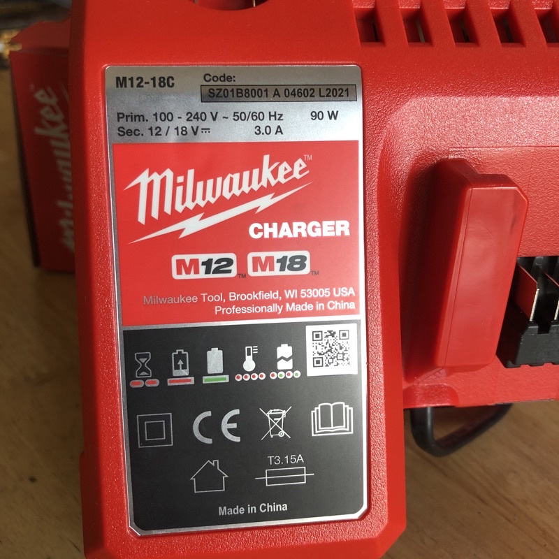 Sạc Milwaukee M12-18C 220v