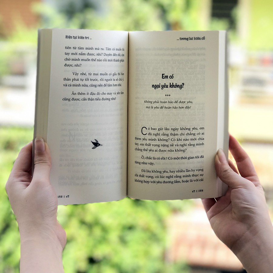 Sách - Hiện Tại Kiên Trì Tương Lai Kiên Cố (Kèm Bookmark) | BigBuy360 - bigbuy360.vn