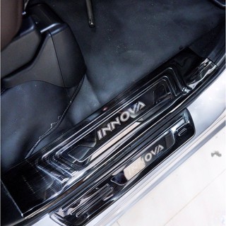 Combo ốp bậc cửa xe toyota inova titan trong + ngoài bộ 8 miếng