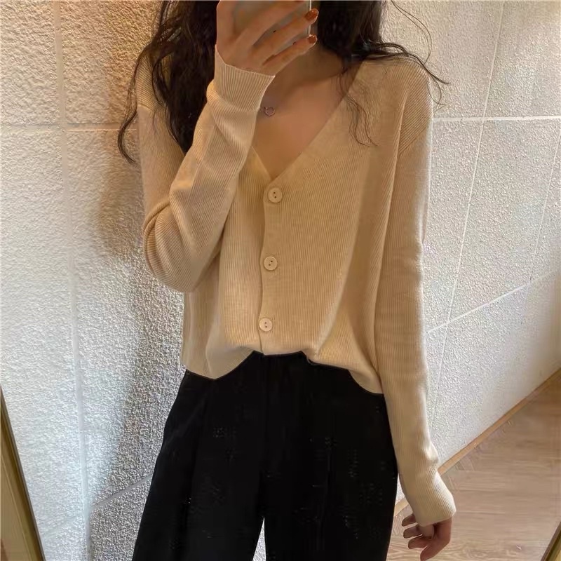 Áo cardigan len màu trơn dễ phối đồ