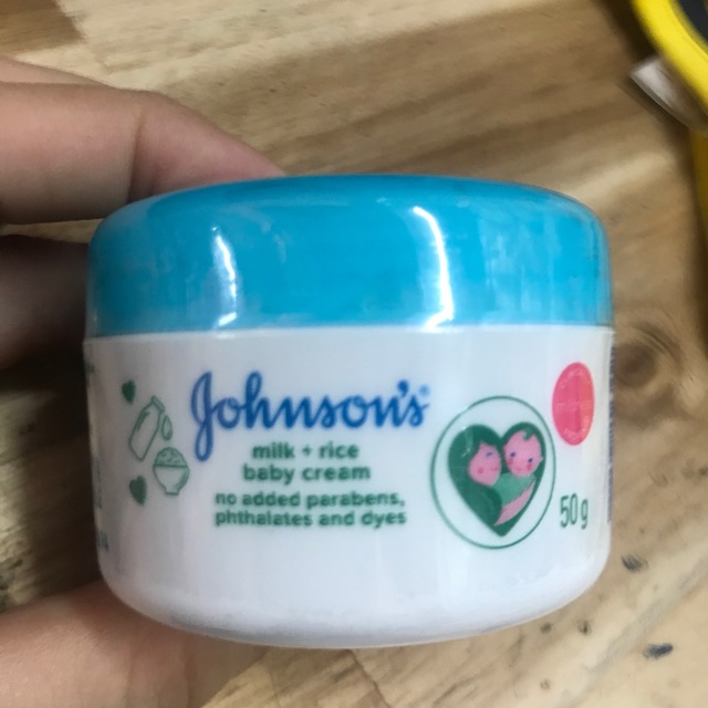 (Mẫu mới) Kem Dưỡng Da chứa sữa và gạo Johnson’s Baby Milk Cream Nắp Xanh 50g