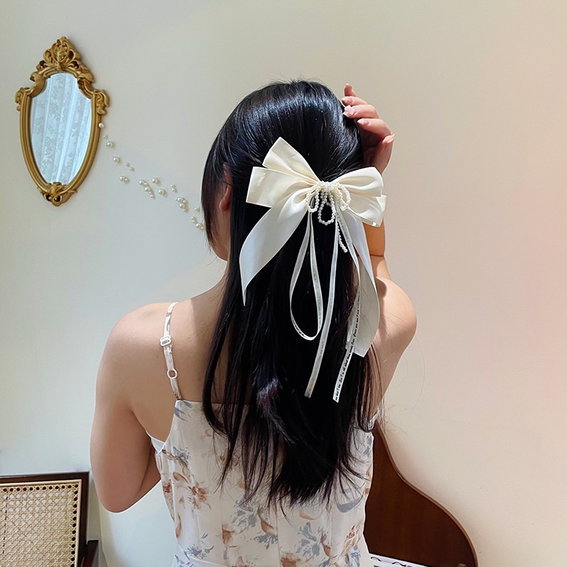 Kẹp tóc cài lông đuôi hươu đen với viền ngọc trai