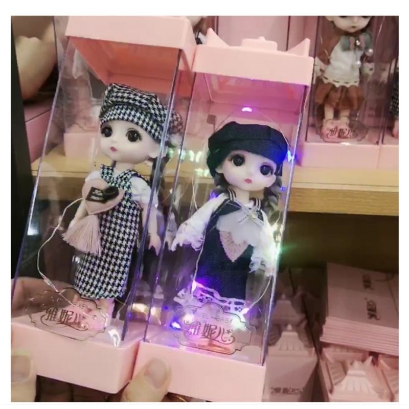 BÚP BÊ  CUTE CÓ ĐÈN LED KÈM HỘP MICA TRONG SUỐT