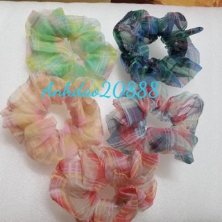 Cột tóc voan phối màu caro độc đáo