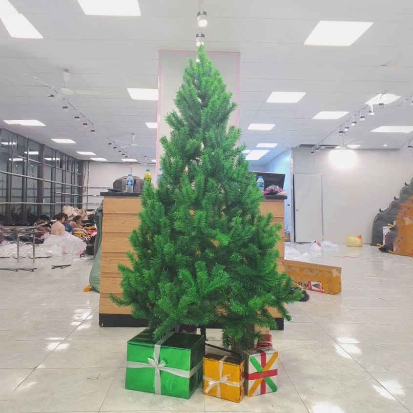 Cây thông noel 2m4 kèm dây đèn led, ngôi sao đỉnh và dây kim tuyến trang trí cây thông giáng sinh hàng Việt nam cao cấp