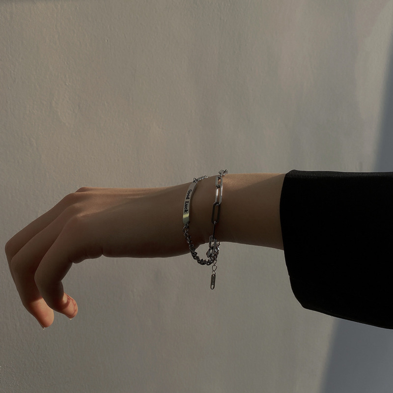 Vòng tay dây xích 19956 hai lớp bằng thép titan phối mặt chữ kiểu hip hop đường phố