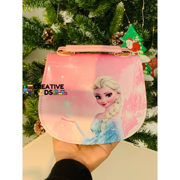 Túi đeo chéo cho bé gái mẫu Elsa dễ thương chất liệu Polyeste chống thấm nước dễ vệ sinh (LuxBAG)