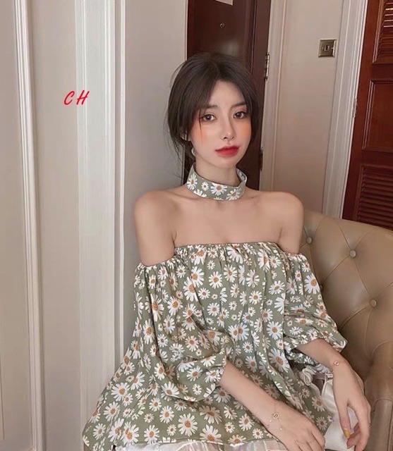 [Mã FAMAYWA giảm 10K đơn 50K] Áo trệt vai + choker hoạ tiết hoa nhí | BigBuy360 - bigbuy360.vn