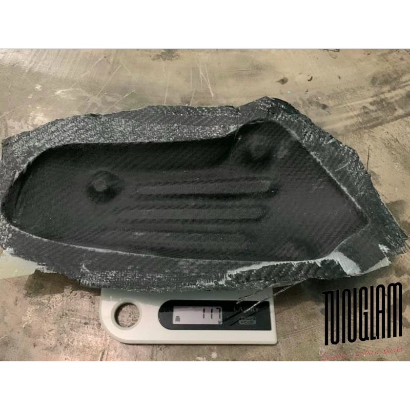 Ốp pô Carbon đúc nguyên khối cho Vespa Sprint