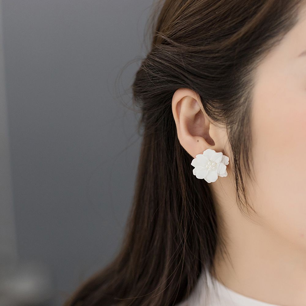Khuyên Tai Đính Hạt Nhã Nhặn
