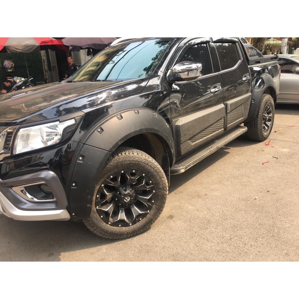 Ốp Nắp Bình Xăng Xe Nissan Navara 2016-2020 nhựa đen