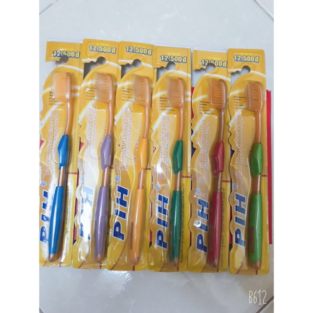 Bàn chải đánh răng PIH
