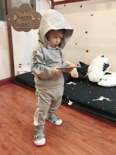 Bộ thể thao xám bé trai