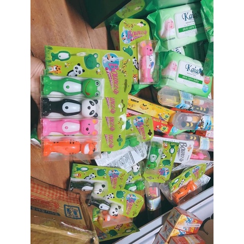 Bàn chải đánh răng trẻ em có nắp bật ngộ nghĩnh cho bé