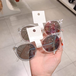 Order Kính H&M store sing