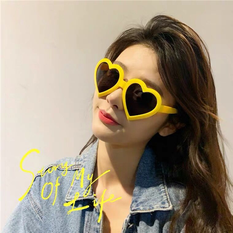 Kính Mát Gọng Trái Tim Lớn Cho Bé