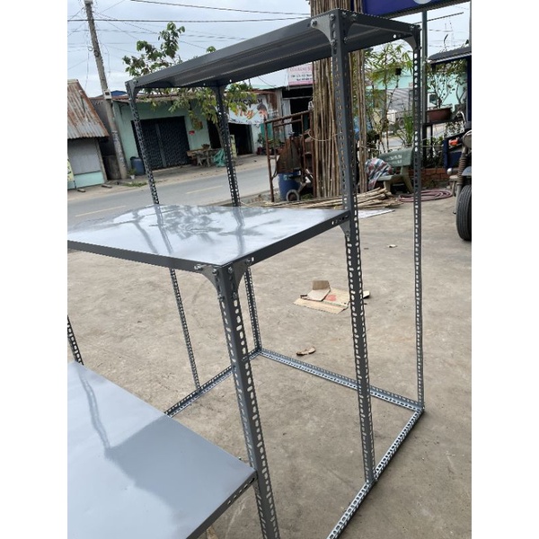 Kệ mâm sắt V lỗ 3 bậc thang(R30cm,dài 60_80_1m_1.2m) trụ bằng V3x3cm và V4x4cm